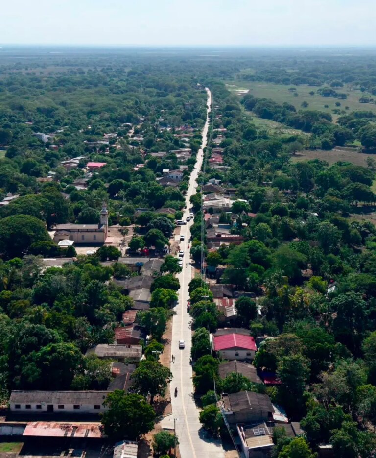 Mejorada via en servicio entre Talaigua Nuevo y Talaigua Viejo