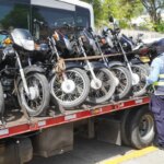 Retienen 180 motocicletas por circular en el carril exclusivo de