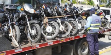 Retienen 180 motocicletas por circular en el carril exclusivo de