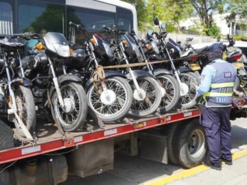 Retienen 180 motocicletas por circular en el carril exclusivo de
