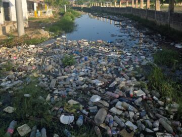 Sin cancha parque alcantarillado ni colegio la comunidad de Santa