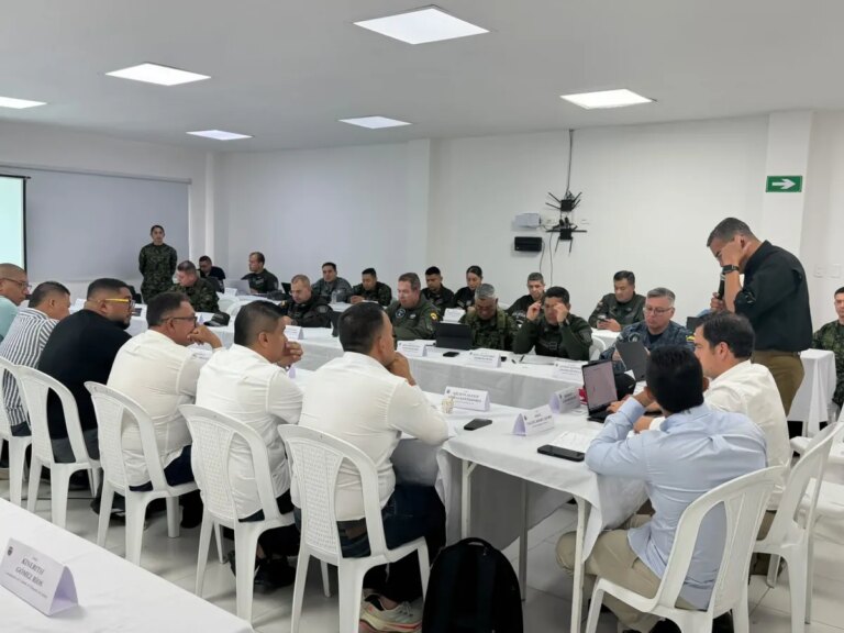 Anuncio de reconstruccion de estaciones de Policia en el sur