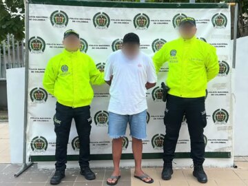 Atrapan al taxista que hurto el telefono celular de la