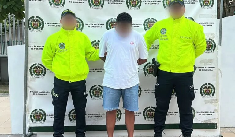 Atrapan al taxista que hurtó el teléfono celular de la turista mexicana en Cartagena.