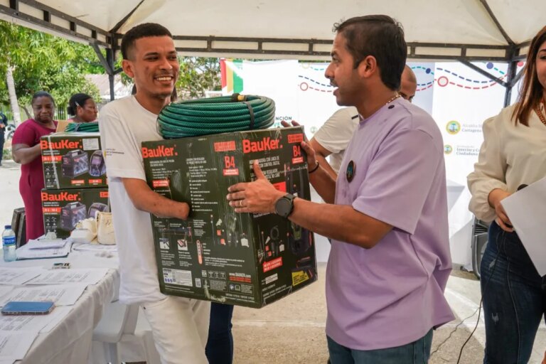En Flor del Campo y Colombiaton el distrito proporciona unidades