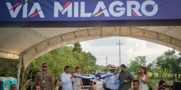 Inauguracion de 234 kilometros de la via de acceso a
