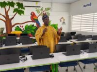 Pedro Adan Torres realiza donacion de sala de computo a