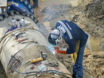 Fuga en tuberia afecta servicio de agua potable al 40