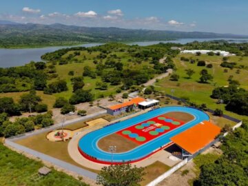 Gobernador Arana cumple promesa a escuelas de patinaje en Simiti