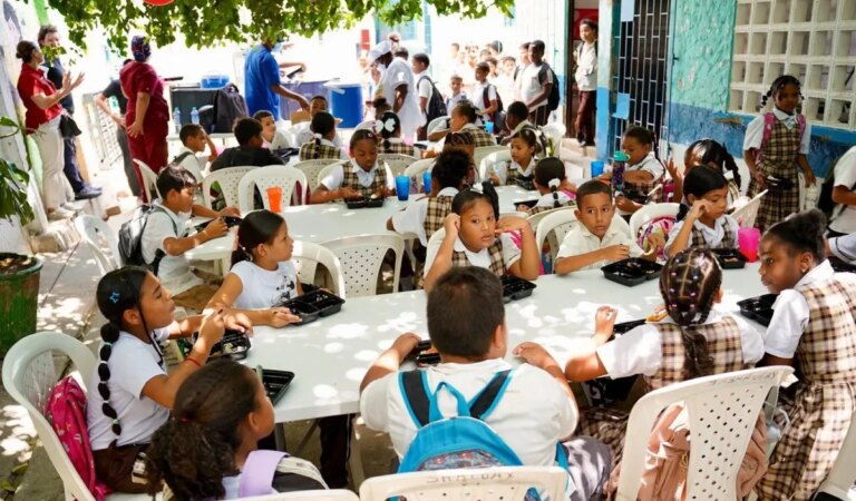 Implementan Plan Piloto de Programa de Alimentación Escolar en 3 colegios de Cartagena.