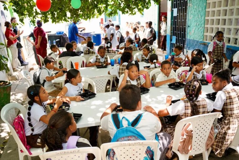 Implementa Plan Piloto del PAE en tres colegios de Cartagena