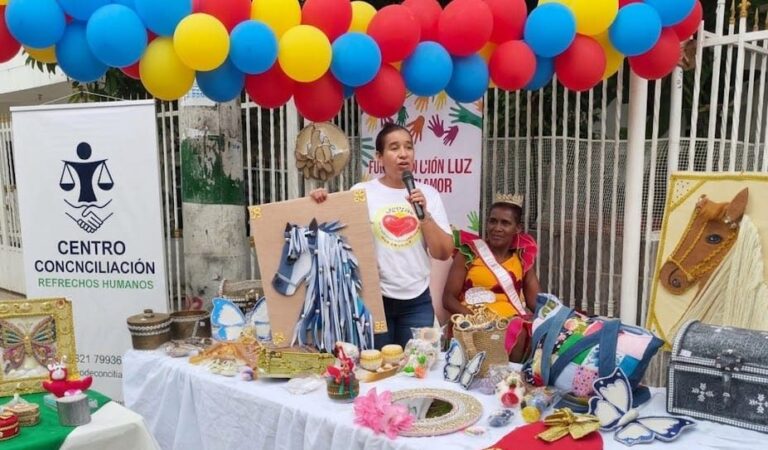 La Fundación Luz y Amor por Colombia conmemoró el Día del Abuelito con una Feria Artesanal.